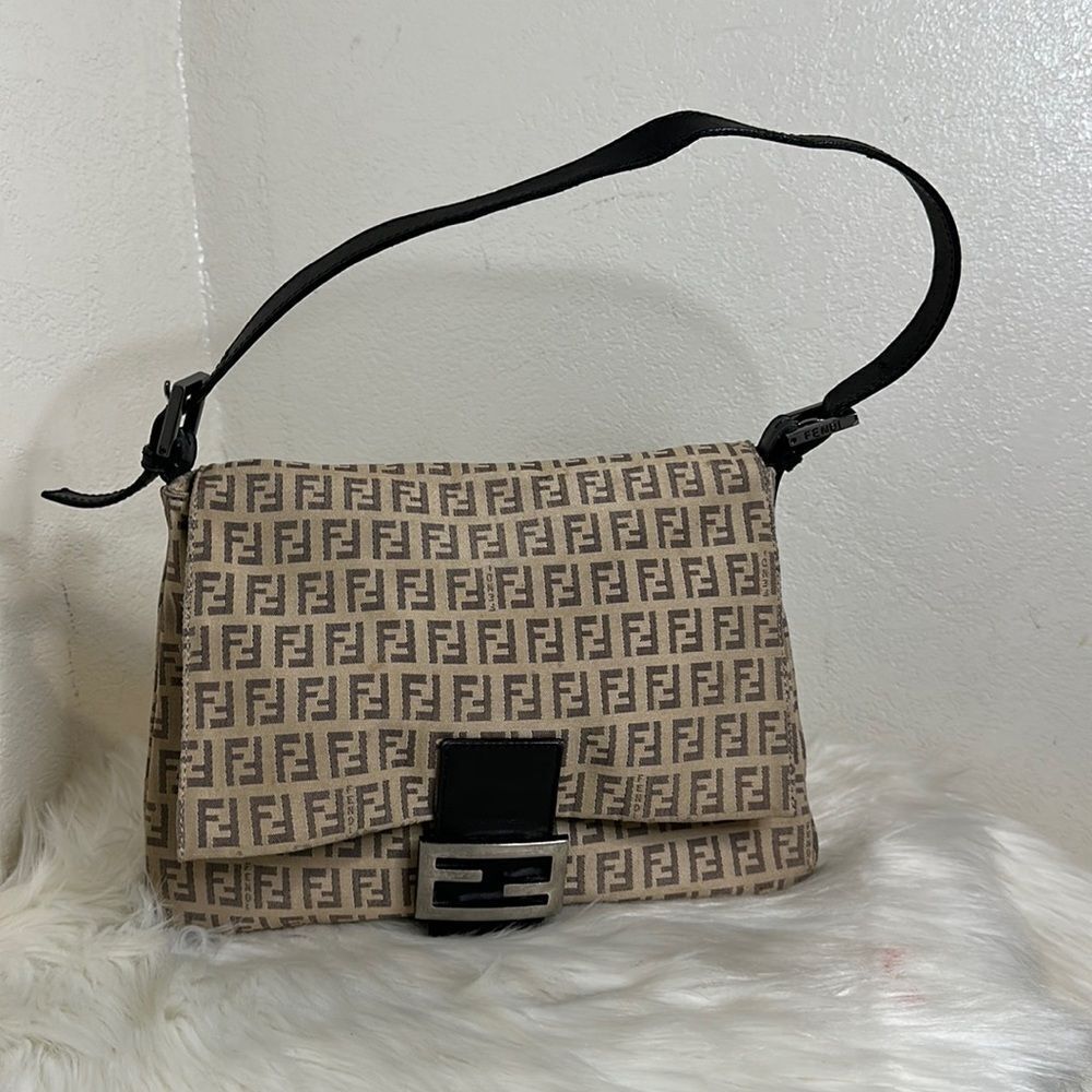 💯Authentic Fendi Shoulder Bag🍀 - Picture 1 of 17